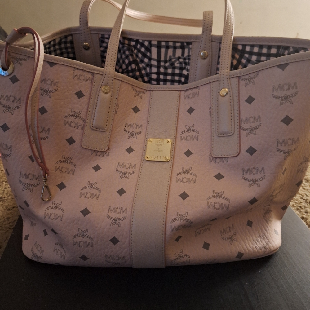 MCM handbag EUC